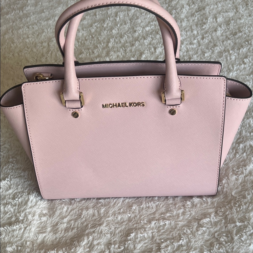 Michael Kors Selma Pink Saffiano Satchel with Gold Hardware - Picture 4 of 8